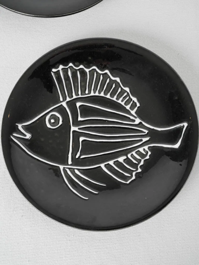 5 vintage black and white fish plates 8¼"