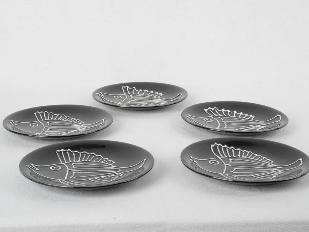 5 vintage black and white fish plates 8¼"