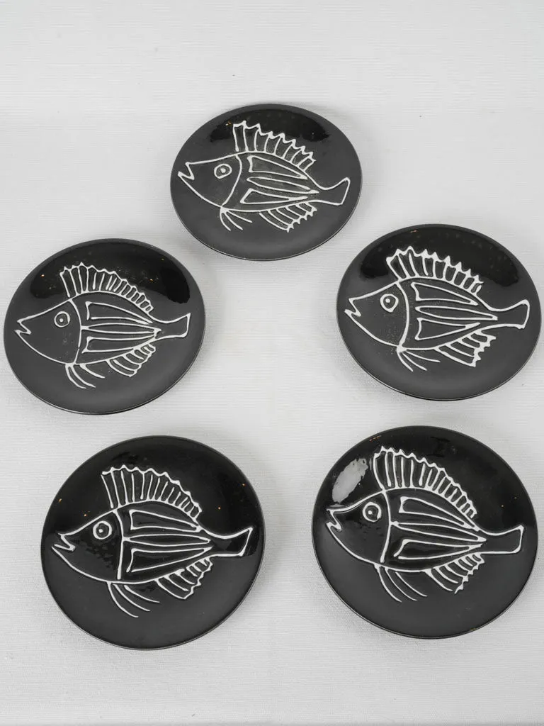 5 vintage black and white fish plates 8¼"