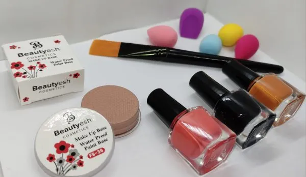 Mini Makeup Essentials Set: Beautyesh Deal 10 with Bases, Blenders, Brush, and Nail Polishes